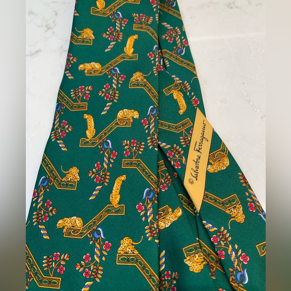 RARE Salvatore Ferragamo Green Gold Leopard Silk Italy Tie​